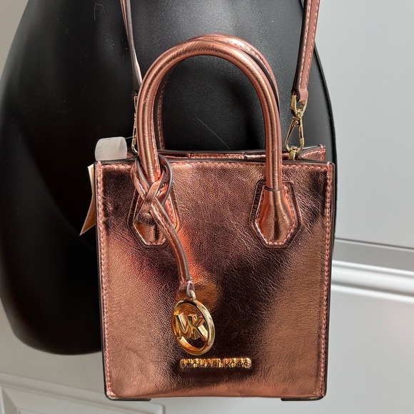 Michael Kors Handbags - Michael Kors Metallic Rose Gold Purse